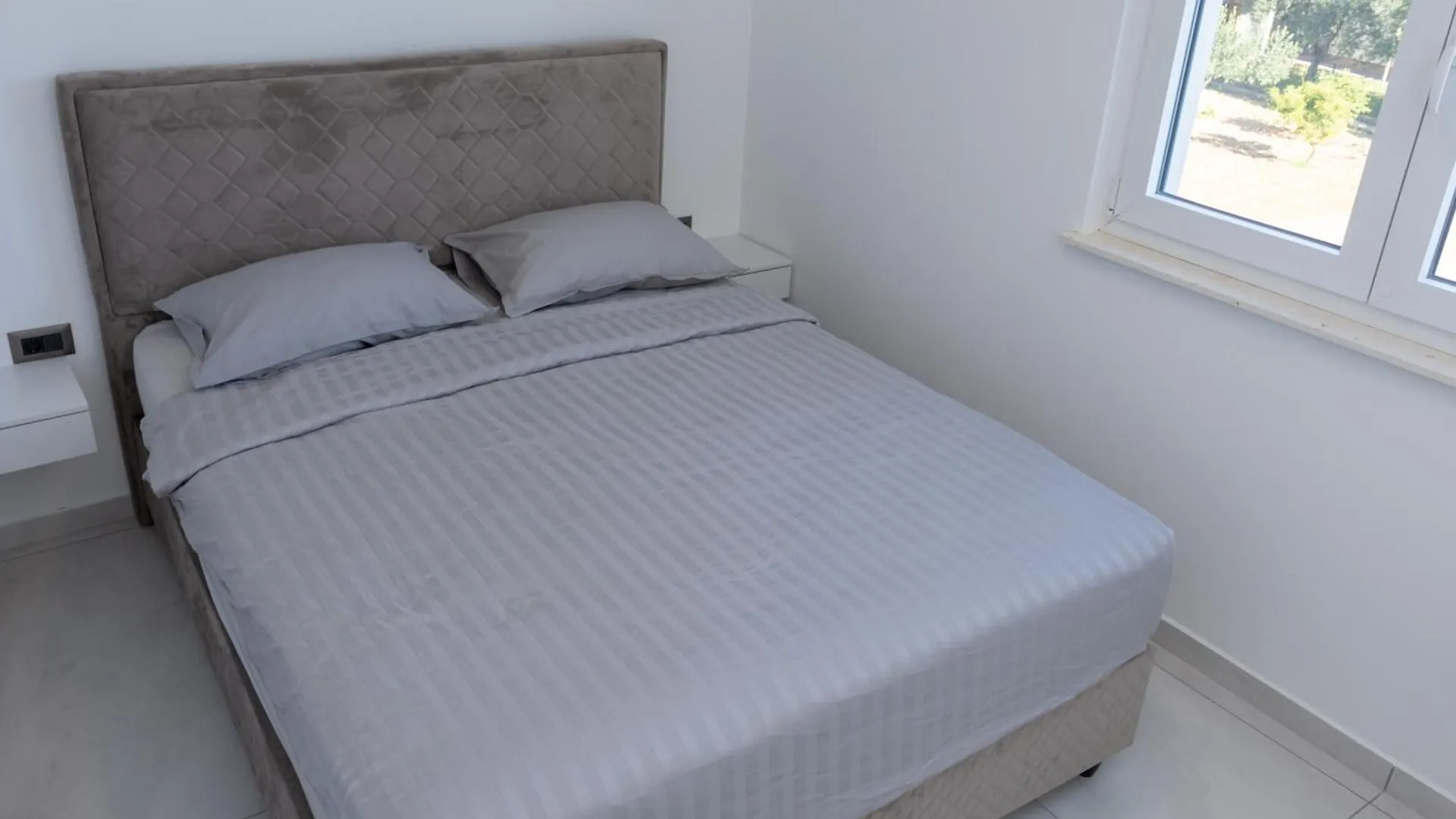 Apartman Sara Kastela 0*,
